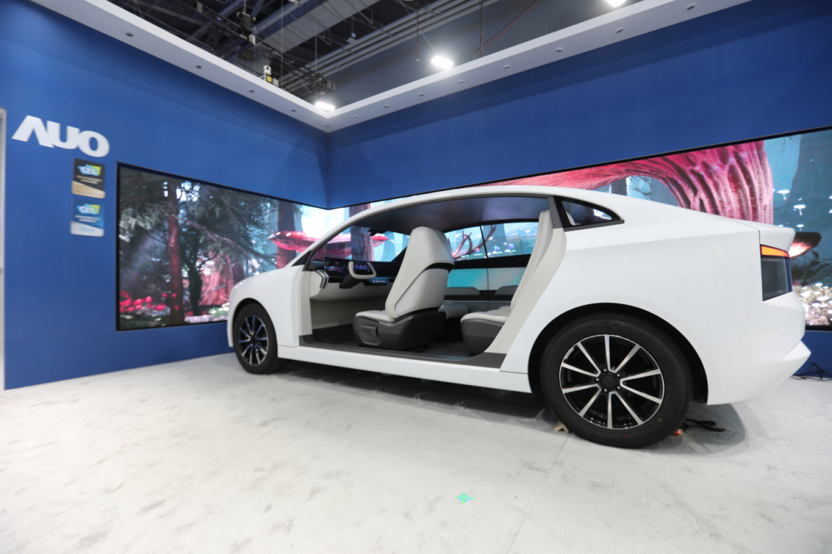 威尼斯wns9778發(fā)表全新Smart Cockpit 2024，大秀顯示應(yīng)用成果、及釋放Micro LED終極顯示技術(shù)量能的全新智慧座艙，以營造突破性、沉浸式的視覺體驗，重新定義智慧座艙，滿足駕乘人員的全方位感受。