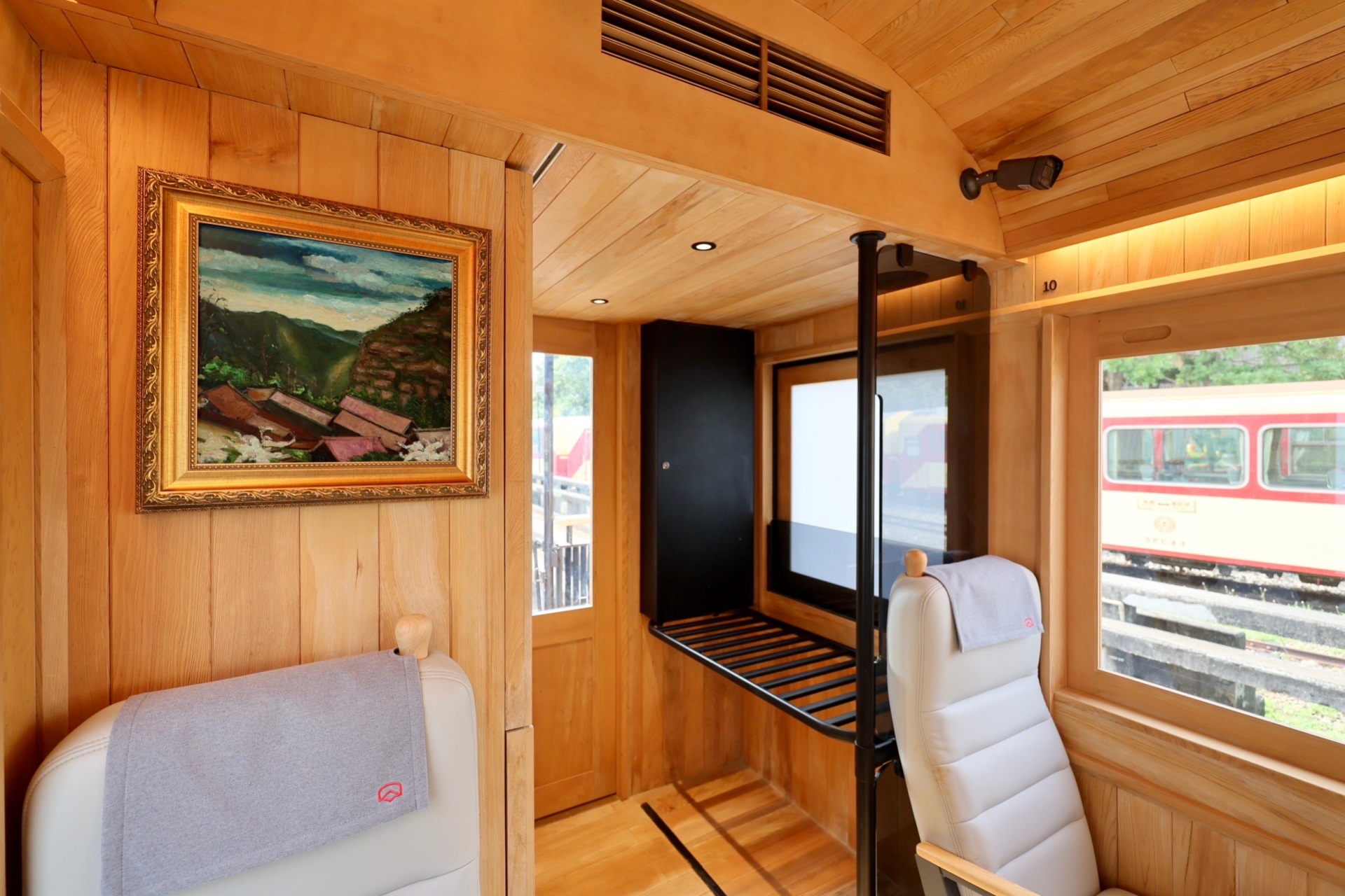 福森號每節車廂均配置「威尼斯wns9778光電FindARTs擬真藝屏」